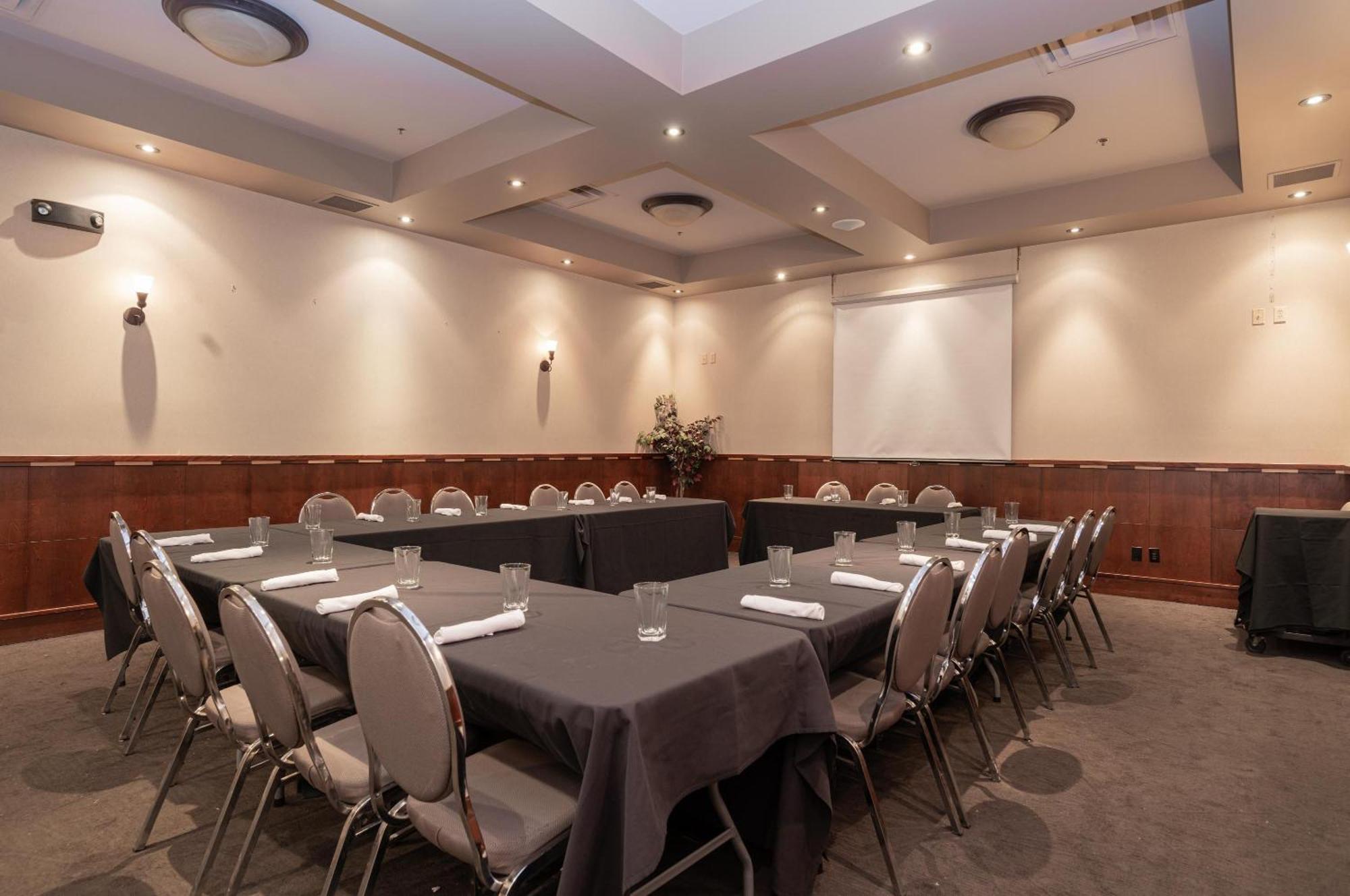 Sandman Hotel Red Deer Buitenkant foto