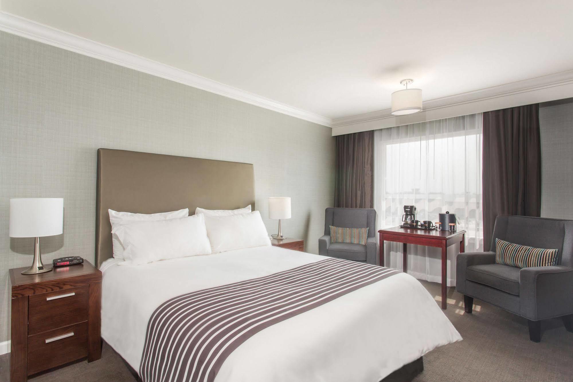 Sandman Hotel Red Deer Buitenkant foto